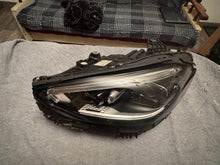Laden Sie das Bild in den Galerie-Viewer, Frontscheinwerfer Mercedes-Benz W206 A20690964703 Links Scheinwerfer Headlight SCH3670923181zw