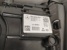 Laden Sie das Bild in den Galerie-Viewer, Frontscheinwerfer Mercedes-Benz W247 A2479064906 Ein Stück (Rechts oder Links) SCH9393405216go