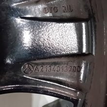 Laden Sie das Bild in den Galerie-Viewer, 1x Alufelge 18 Zoll 8.0" 5x112 43ET Glanz Schwarz A2134013700 Mercedes-Benz FEL4766063365qt