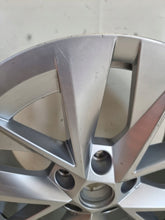 Laden Sie das Bild in den Galerie-Viewer, 1x Alufelge 17 Zoll 7.0" 5x112 46ET Glanz Silber 5E3601025E Skoda Rim Wheel FEL9217784690ac
