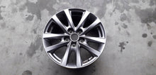 Laden Sie das Bild in den Galerie-Viewer, 1x Alufelge 16 Zoll 6.5&quot; 5x114.3 45ET Glanz Silber 9965N06560 Mazda 3 Rim Wheel