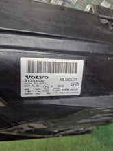 Load image into Gallery viewer, Frontscheinwerfer Volvo V70 III S80 I 31353532 Links Scheinwerfer Headlight SCH1208057154ys