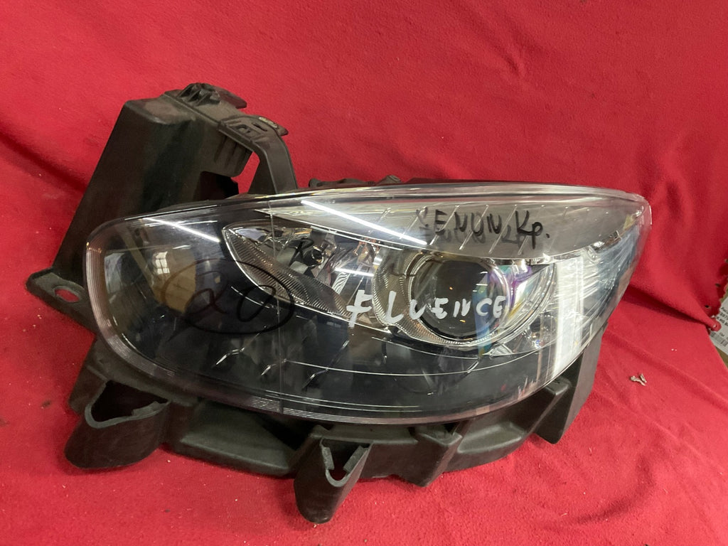 Frontscheinwerfer Renault Fluence 260608653R Xenon Links Scheinwerfer Headlight SCH3641137404kn
