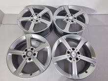 Laden Sie das Bild in den Galerie-Viewer, 4x Alufelge 17 Zoll 6.5" 5x112 44ET Glanz Silber A1774011200 Mercedes-Benz Cla FEL1381032727wo