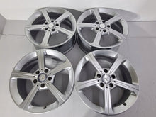 Laden Sie das Bild in den Galerie-Viewer, 4x Alufelge 17 Zoll 6.5" 5x112 44ET Glanz Silber A1774011200 Mercedes-Benz Cla FEL1381032727wo