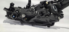 Load image into Gallery viewer, Frontscheinwerfer Toyota Corolla 81110-02T30 Rechts Scheinwerfer Headlight SCH3707125943vo