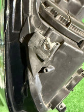 Laden Sie das Bild in den Galerie-Viewer, Frontscheinwerfer Opel 13467967 Ein Stück (Rechts oder Links) Headlight