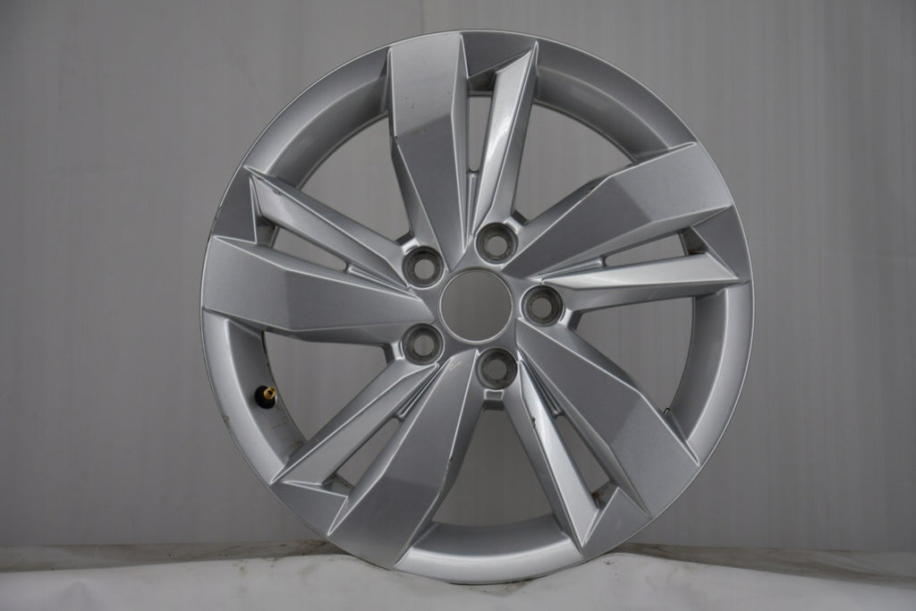 1x Alufelge 15 Zoll 5.5" 5x100 40ET Silber 2G0601025N VW Polo Rim Wheel FEL6536220873qv