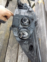 Laden Sie das Bild in den Galerie-Viewer, Frontscheinwerfer Ford Focus 8M51-13D155-CD Xenon Ein Stück (Rechts oder Links) SCH4912597438in