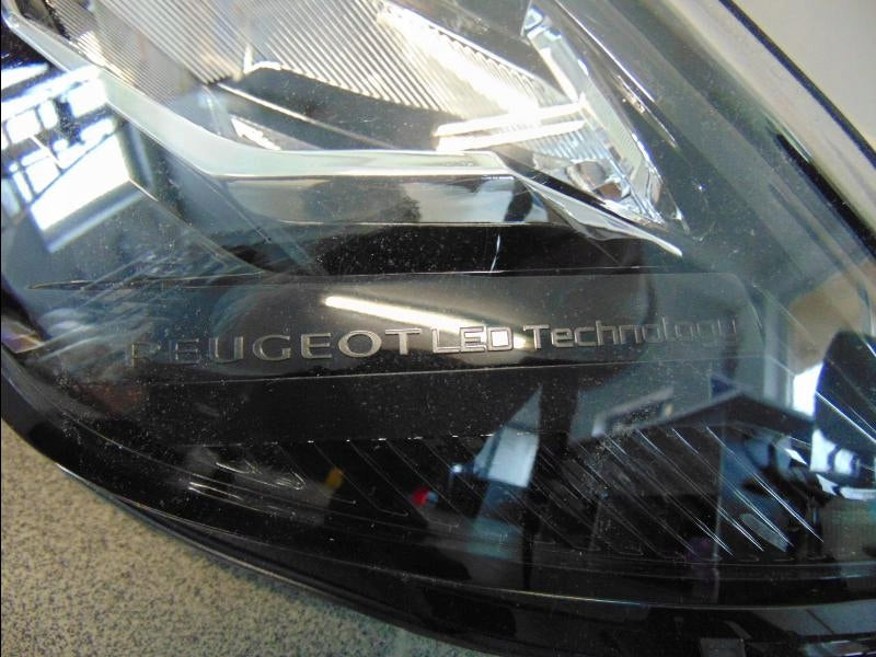 Frontscheinwerfer Peugeot 208 9833036380 LED Links Scheinwerfer Headlight