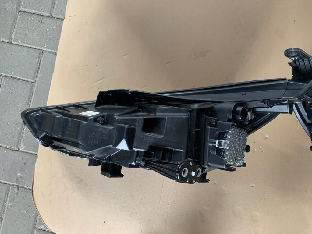 Frontscheinwerfer Hyundai I30 III 92102-G4100 LED Ein Stück (Rechts oder Links)