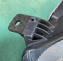 Load image into Gallery viewer, Frontscheinwerfer Ford Focus JX7B-13E014-AD JX7B-13E015-AD Ein Satz Headlight SCH2180190763ez