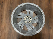 Laden Sie das Bild in den Galerie-Viewer, 1x Alufelge 18 Zoll K8D21007CA Land Rover Range Evoque L551 Rim Wheel FEL8105961866ly