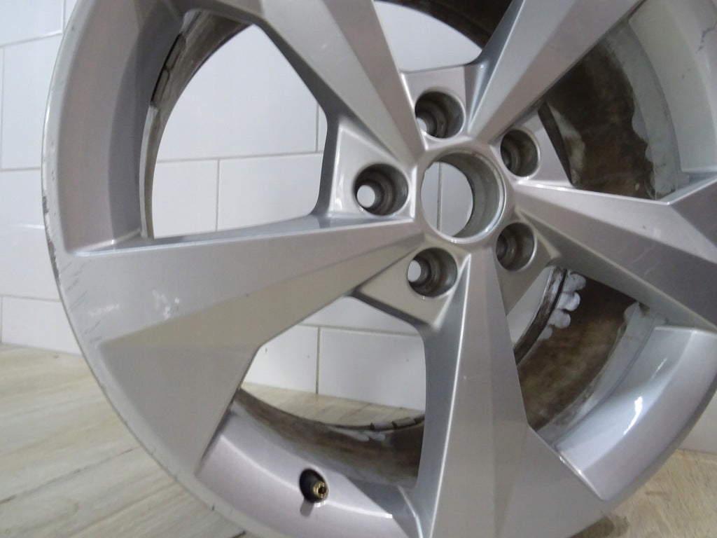 1x Alufelge 18 Zoll 8.0" 5x112 Silber 8Y0601025J Audi A3 Rim Wheel FEL6514048159ow