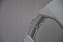 Laden Sie das Bild in den Galerie-Viewer, 1x Alufelge 17 Zoll 7.0&quot; 5x114.3 35ET PW457-48000 Toyota Rim Wheel