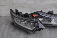 Laden Sie das Bild in den Galerie-Viewer, Frontscheinwerfer Mitsubishi Outlander III 8301C8-64 LED Rechts Headlight