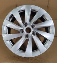 Laden Sie das Bild in den Galerie-Viewer, 1x Alufelge 17 Zoll 7.0" 5x112 46ET Glanz 5E3601025 Skoda Octavia Iii Rim Wheel FEL3325886639da