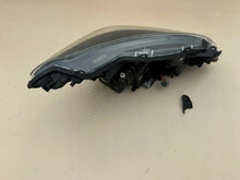 Load image into Gallery viewer, Frontscheinwerfer Toyota Yaris Links Scheinwerfer Headlight