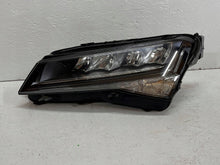 Load image into Gallery viewer, Frontscheinwerfer Skoda Superb III 3V1941015C LED Ein Stück (Rechts oder Links)