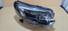 Laden Sie das Bild in den Galerie-Viewer, Frontscheinwerfer Opel Zafira A Vivaro C 9832836480-00 Bi-Xenon Rechts Headlight SCH1284877480iz