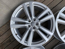Laden Sie das Bild in den Galerie-Viewer, 4x Alufelge 20 Zoll 8.0" 5x112 28ET Glanz Silber 4M0601025G Audi D5 Rim Wheel FEL1733720442ed