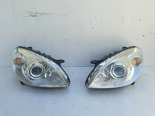 Load image into Gallery viewer, Frontscheinwerfer Mercedes-Benz W245 0301220285 Xenon Ein Satz Headlight