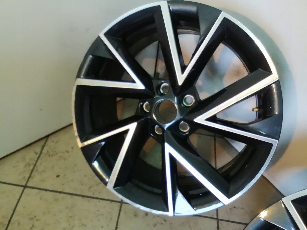 1x Alufelge 18 Zoll 8.0" 5x112 44ET Glanz 3V0601025AP Mg Superb I Rim Wheel FEL6048804937bi