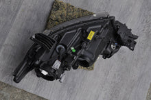 Laden Sie das Bild in den Galerie-Viewer, Frontscheinwerfer Mitsubishi Outlander III 8301C8-64 LED Rechts Headlight