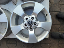 Laden Sie das Bild in den Galerie-Viewer, 4x Alufelge 17 Zoll 7.5" 5x112 47 5ET Glanz Silber A2044013602 Mercedes-Benz FEL7181462946tk