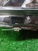 Laden Sie das Bild in den Galerie-Viewer, Frontscheinwerfer Mazda II K2442-51040 Links Scheinwerfer Headlight