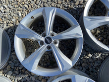 Laden Sie das Bild in den Galerie-Viewer, 4x Alufelge 19 Zoll 7.0" 5x112 34ET Glanz Silber 80A601025 Audi Rim Wheel FEL6684374244gy