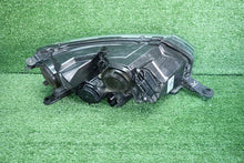 Laden Sie das Bild in den Galerie-Viewer, Frontscheinwerfer Skoda Rapid 5JB941015B Links Scheinwerfer Headlight SCH1293162695li
