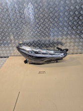 Laden Sie das Bild in den Galerie-Viewer, Frontscheinwerfer Toyota Corolla Rechts Scheinwerfer Headlight SCH3010192646cb