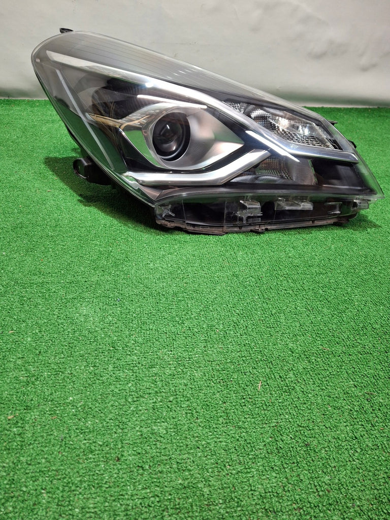 Frontscheinwerfer Toyota Yaris Rechts Scheinwerfer Headlight SCH9521144152lq