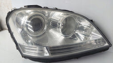 Laden Sie das Bild in den Galerie-Viewer, Frontscheinwerfer Mercedes-Benz W164 X164 A0038205826 Xenon Rechts Headlight