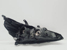 Laden Sie das Bild in den Galerie-Viewer, Frontscheinwerfer Toyota Verso 811500F161-00 Ein Stück (Rechts oder Links)