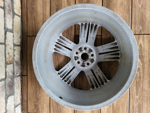 Laden Sie das Bild in den Galerie-Viewer, 1x Alufelge 20 Zoll 8.5&quot; 5x108 45ET Glanz Silber HK83-1007 Jaguar F-Pace