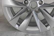 Load image into Gallery viewer, 1x Alufelge 17 Zoll 7.0" 5x112 5E3601025E Skoda Octavia I Rim Wheel FEL9052510858pq