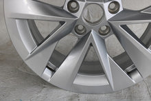 Load image into Gallery viewer, 1x Alufelge 17 Zoll 7.0" 5x112 5E3601025E Skoda Octavia I Rim Wheel FEL9052510858pq