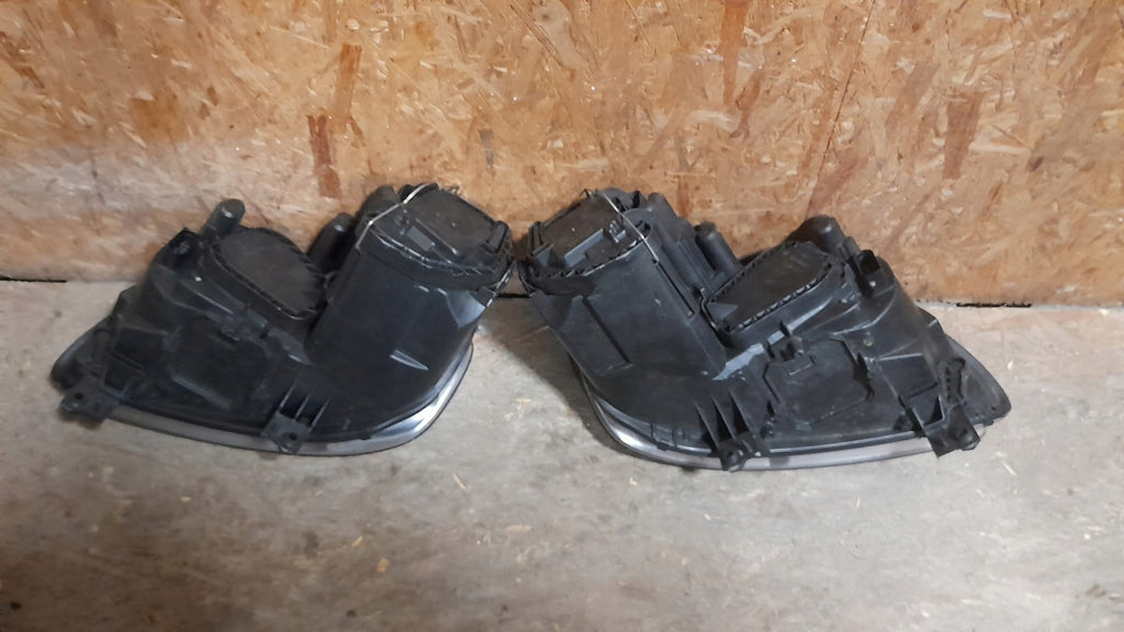 Frontscheinwerfer VW Touran Halogen Ein Stück (Rechts oder Links) Headlight