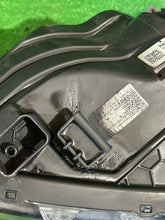 Load image into Gallery viewer, Frontscheinwerfer Kia Ceed J792111020 Rechts Scheinwerfer Headlight