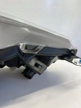 Load image into Gallery viewer, Frontscheinwerfer Toyota Yaris Links Scheinwerfer Headlight