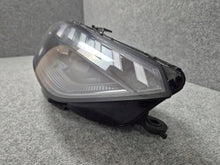 Laden Sie das Bild in den Galerie-Viewer, Frontscheinwerfer Audi B9 8W0941036J LED Ein Stück (Rechts oder Links) Headlight