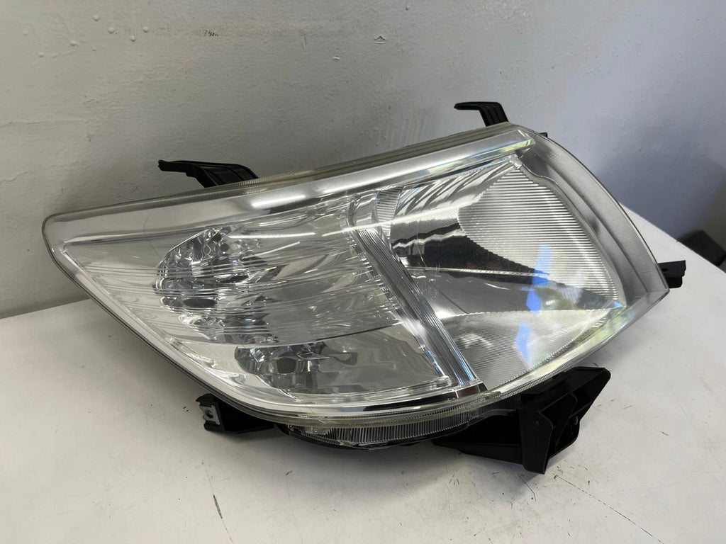 Frontscheinwerfer Toyota Hilux Rechts Scheinwerfer Headlight SCH8760258555zx