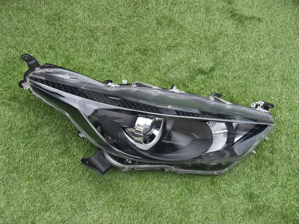 Frontscheinwerfer Toyota IV Yaris Rechts Scheinwerfer Headlight SCH3784096472nq