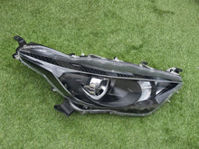 Laden Sie das Bild in den Galerie-Viewer, Frontscheinwerfer Toyota IV Yaris Rechts Scheinwerfer Headlight SCH3784096472nq