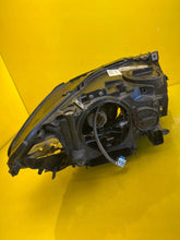 Laden Sie das Bild in den Galerie-Viewer, Frontscheinwerfer BMW 5 F11 F10 7203251-11 Xenon Links Scheinwerfer Headlight SCH5309685601mv
