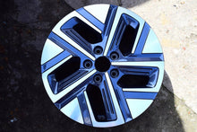 Load image into Gallery viewer, 1x Alufelge 17 Zoll 7.0&quot; 5x114.3 50ET Glanz Grau 52910-DD100 Hyundai Kona Mg