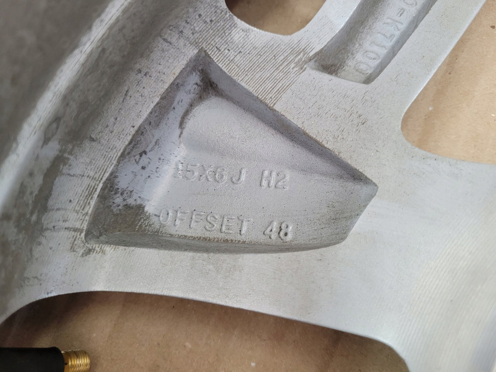 1x Alufelge 15 Zoll 6.0" 4x100 48ET Glanz Silber 52910-K7100 Hyundai I10 I20