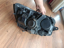 Load image into Gallery viewer, Frontscheinwerfer VW Transporter 7E1941005F Links Scheinwerfer Headlight